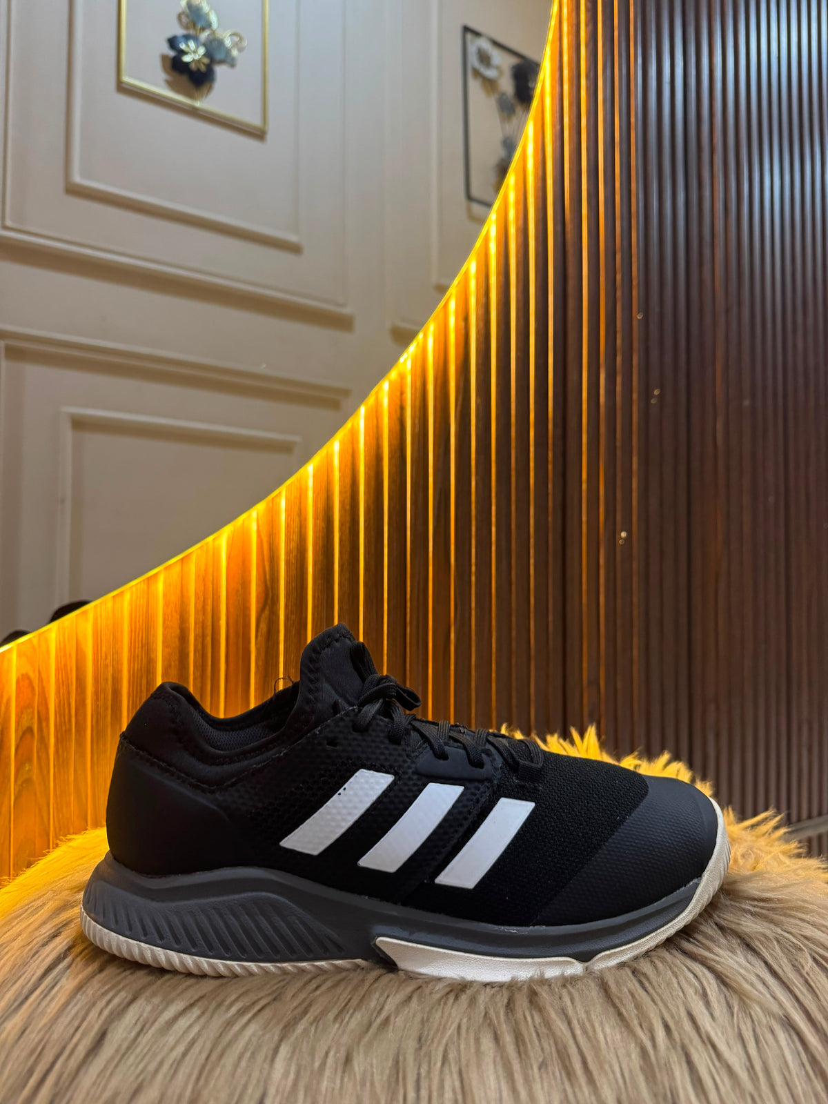 ADIDAS SIZE 41.5