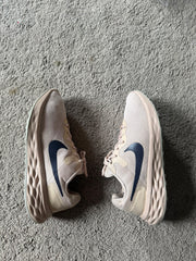 NIKE SIZE 41
