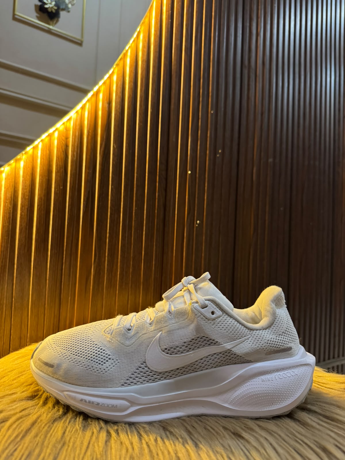 NIKE SIZE 40.5
