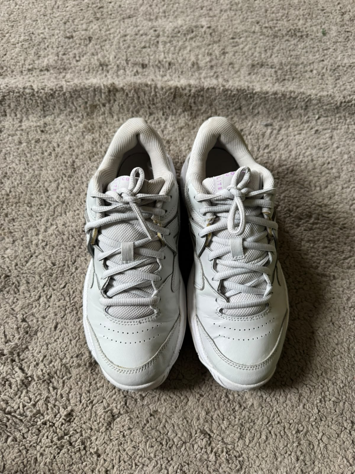 NIKE SIZE 38.5