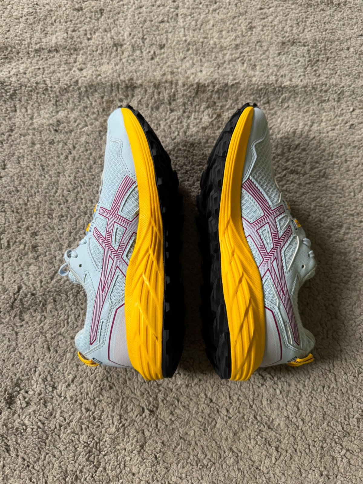 ASICS SIZE 39