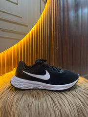 Nike Revolution 6