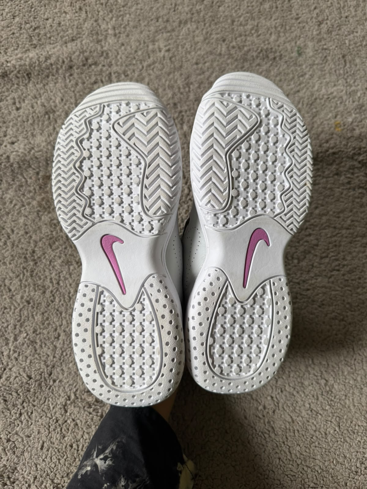 NIKE SIZE 38.5