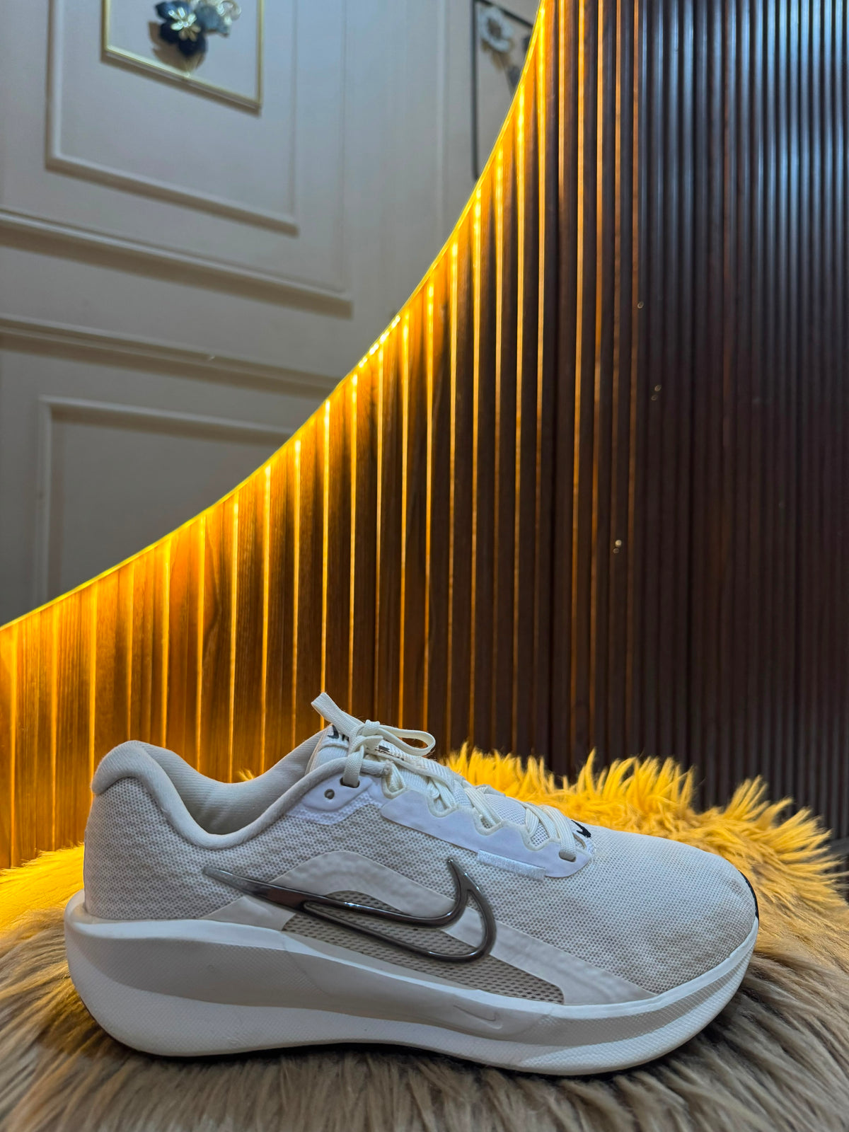 NIKE SIZE 38.5