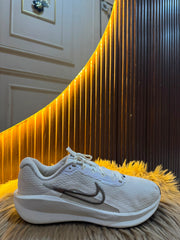NIKE SIZE 38.5