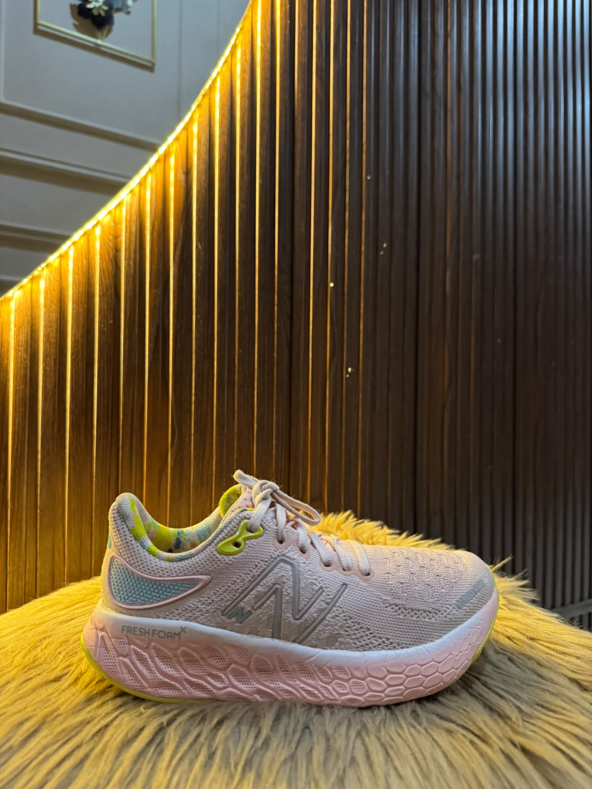 NEW BALANCE SIZE 36.5