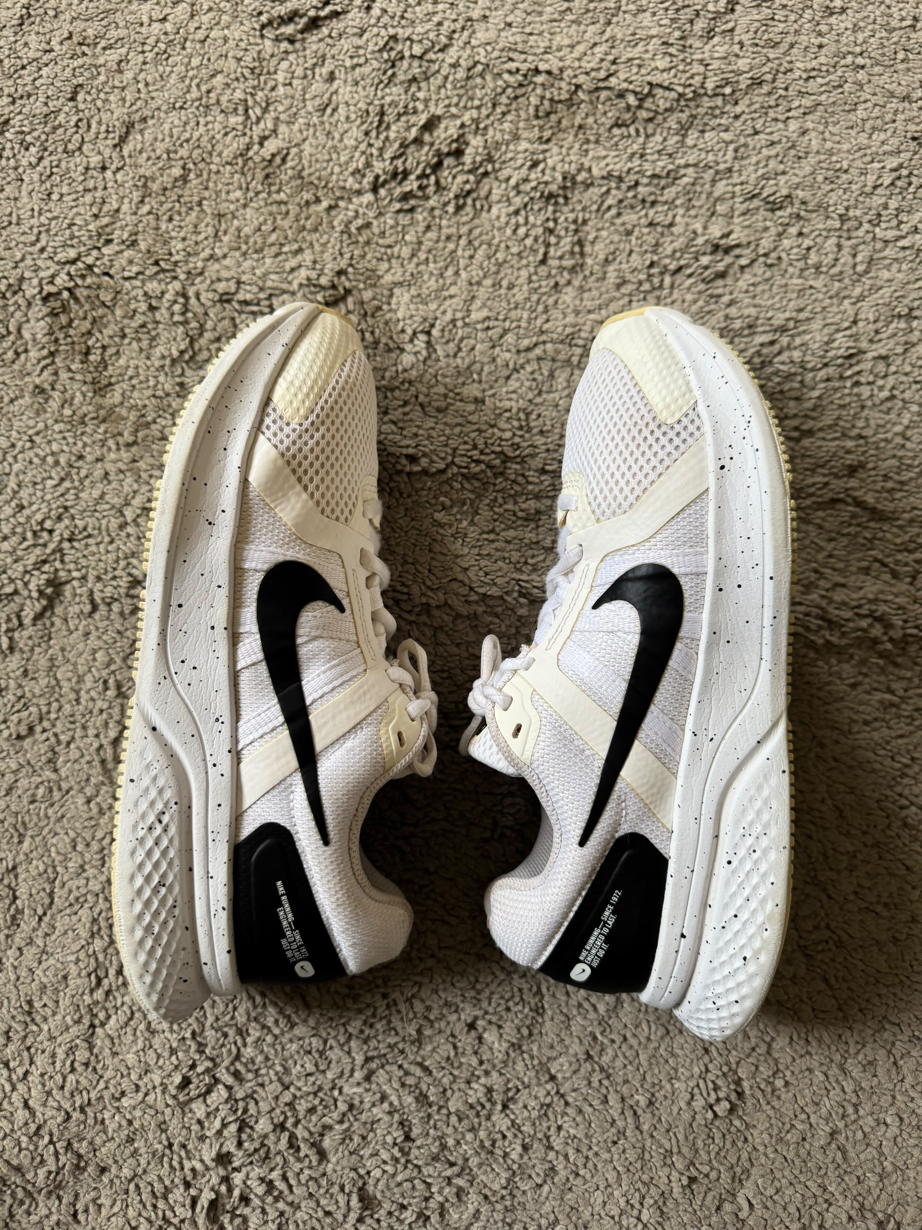NIKE SIZE 40.5