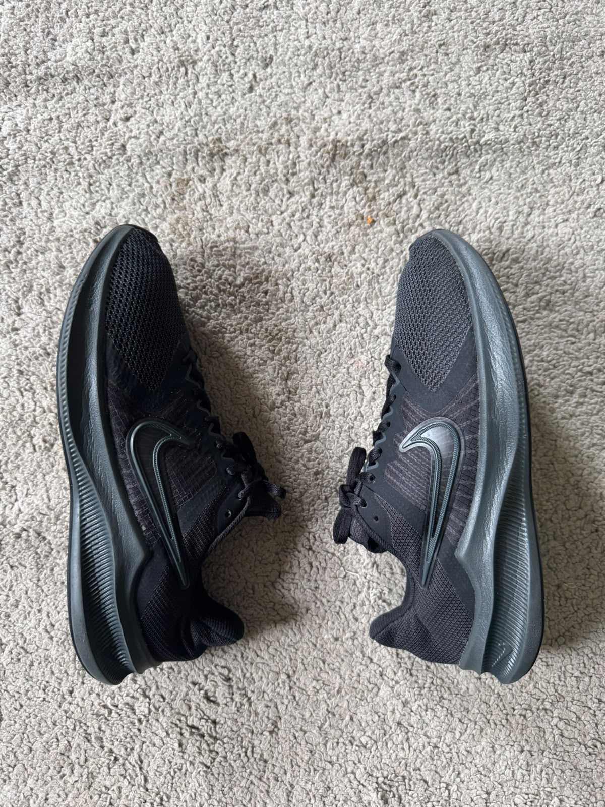 NIKE SIZE 40.5