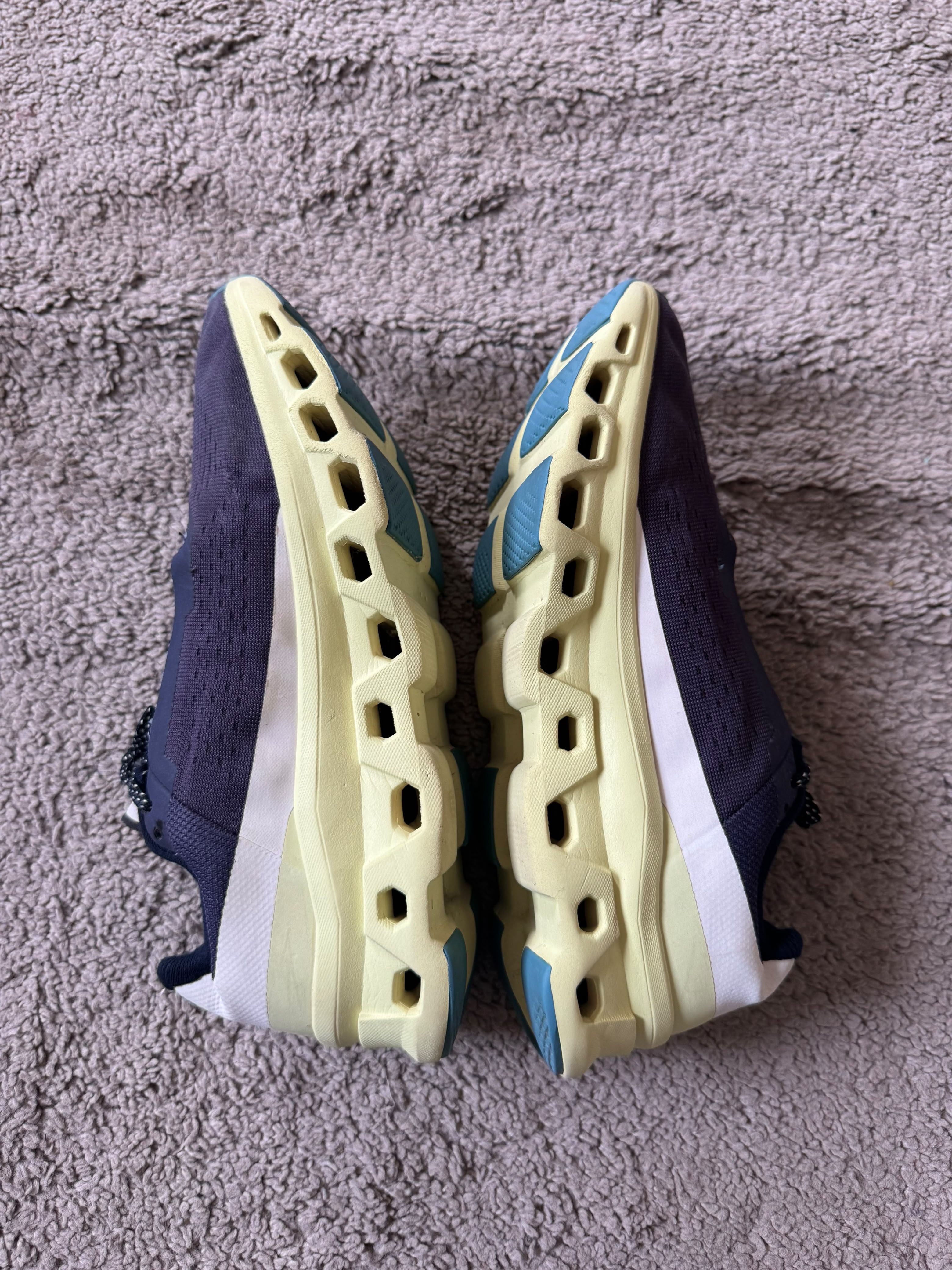 ON RUNNING SIZE 41
