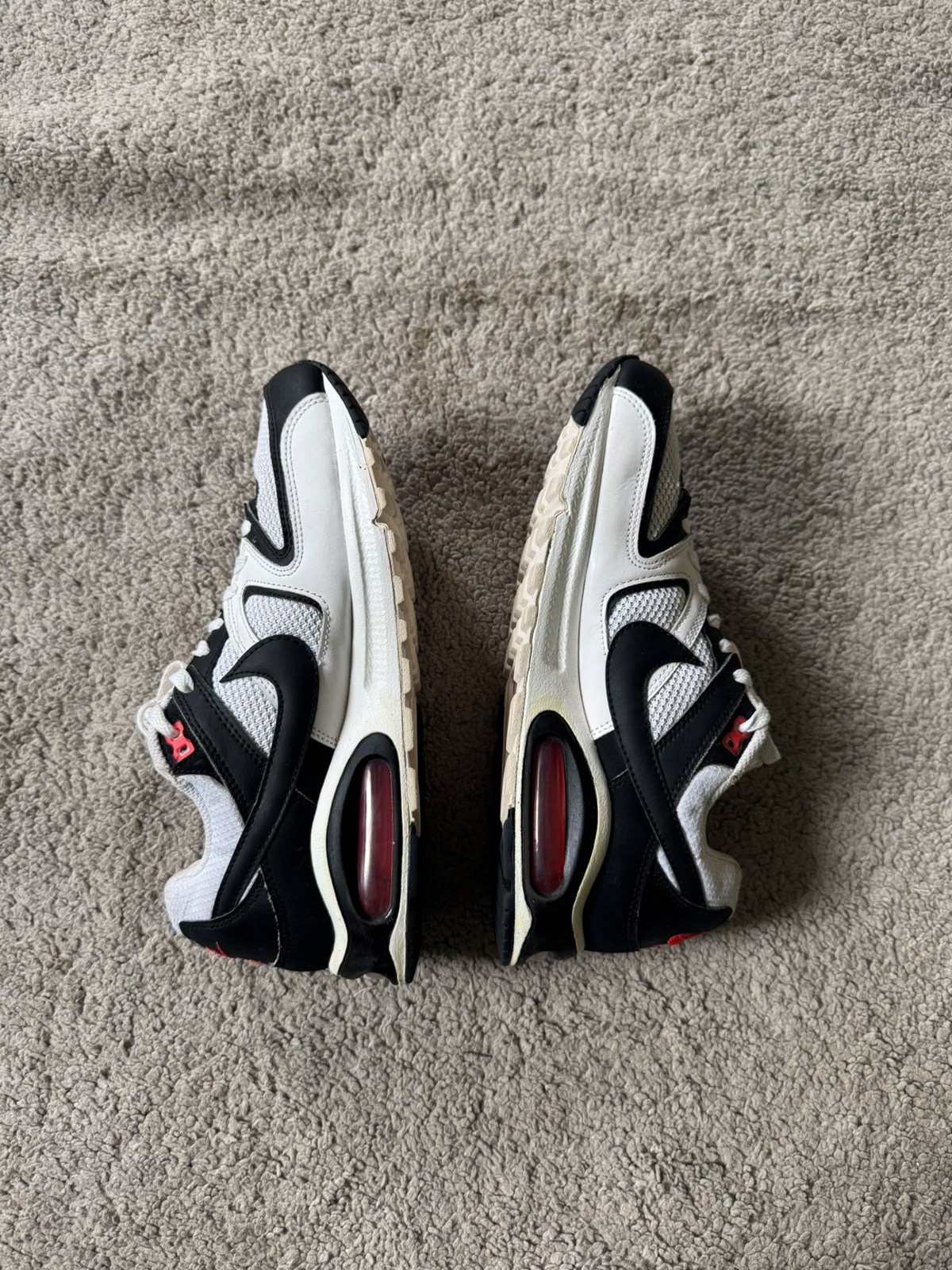 NIKE SIZE 42