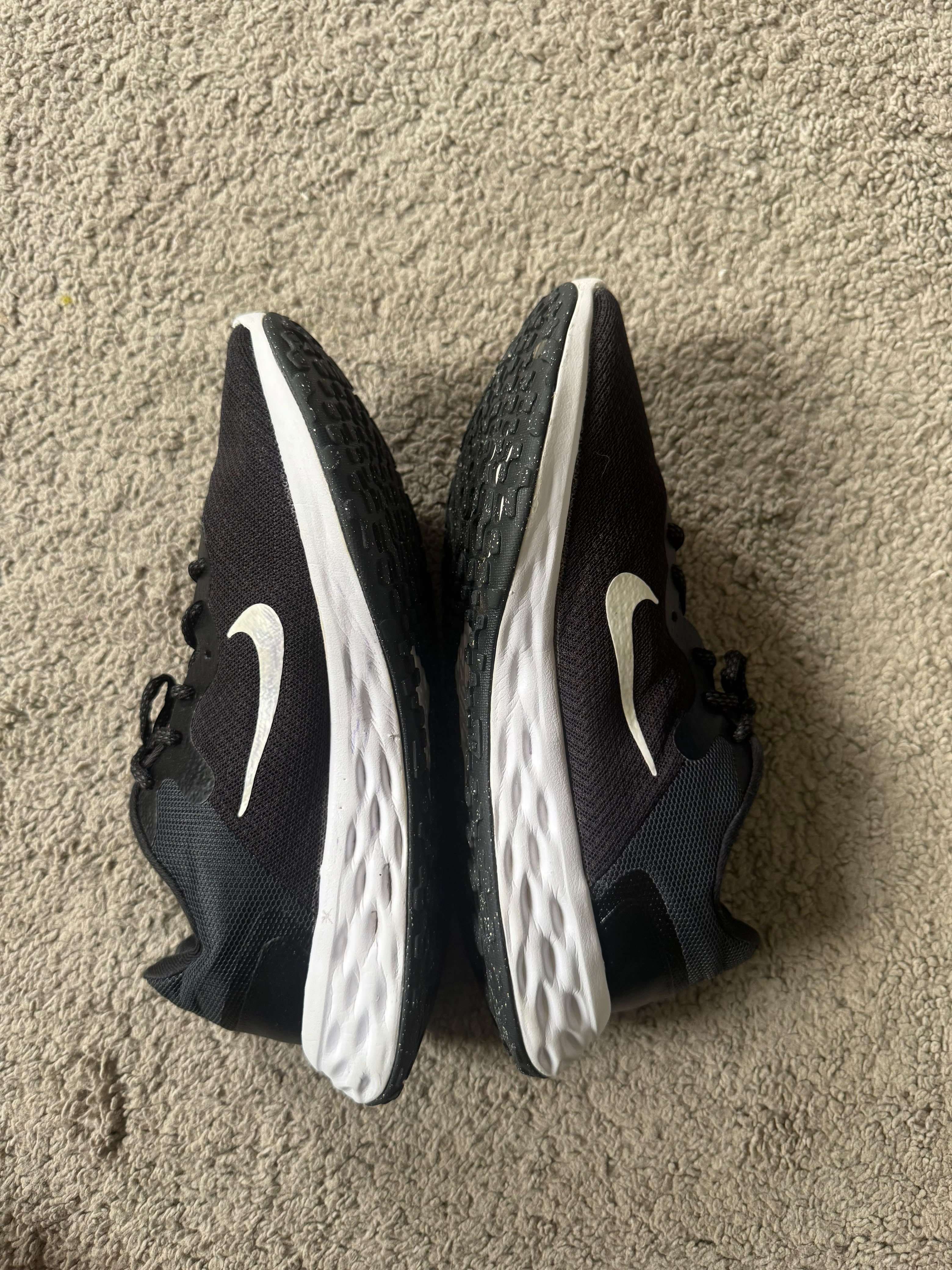Nike Revolution 6