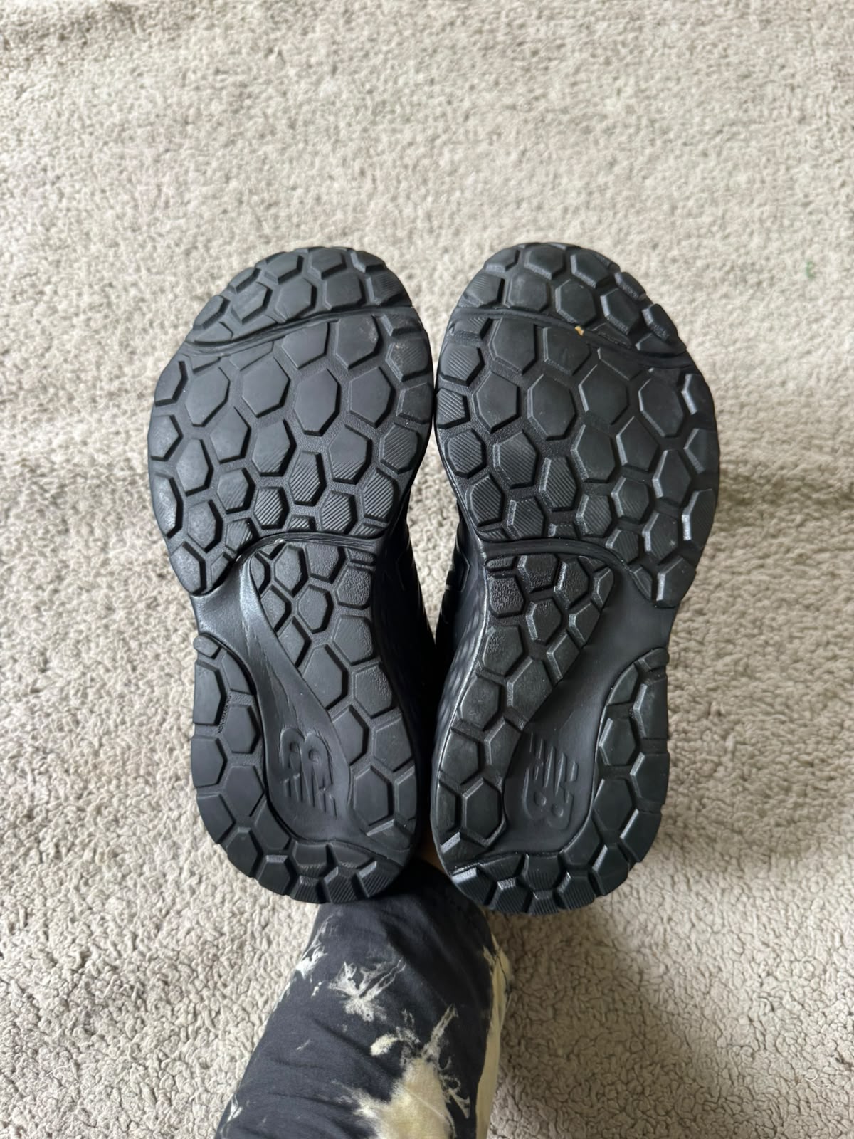 NEW BALANCE SIZE 40