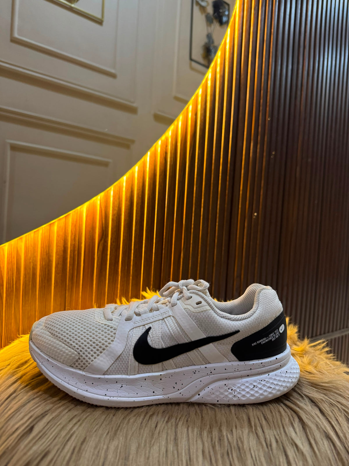 NIKE SIZE 40.5