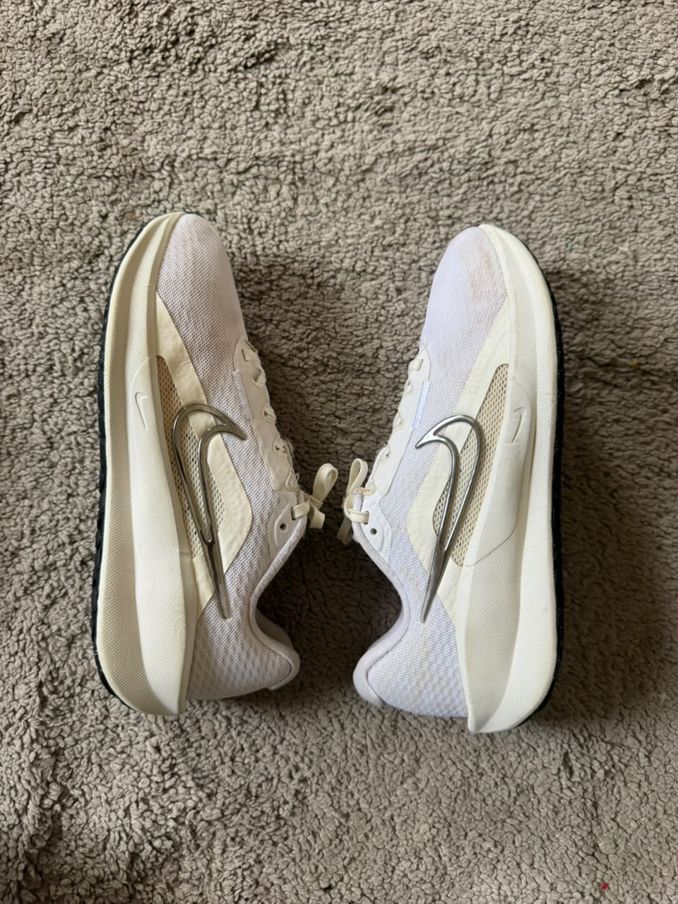NIKE SIZE 38.5