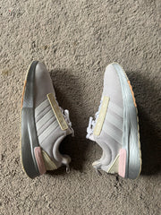 ADIDAS SIZE 41.5