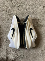 NIKE SIZE 38.5