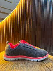 SKECHERS SIZE 42