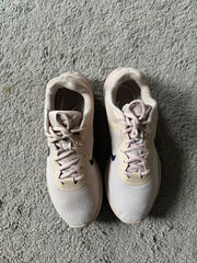 NIKE SIZE 41