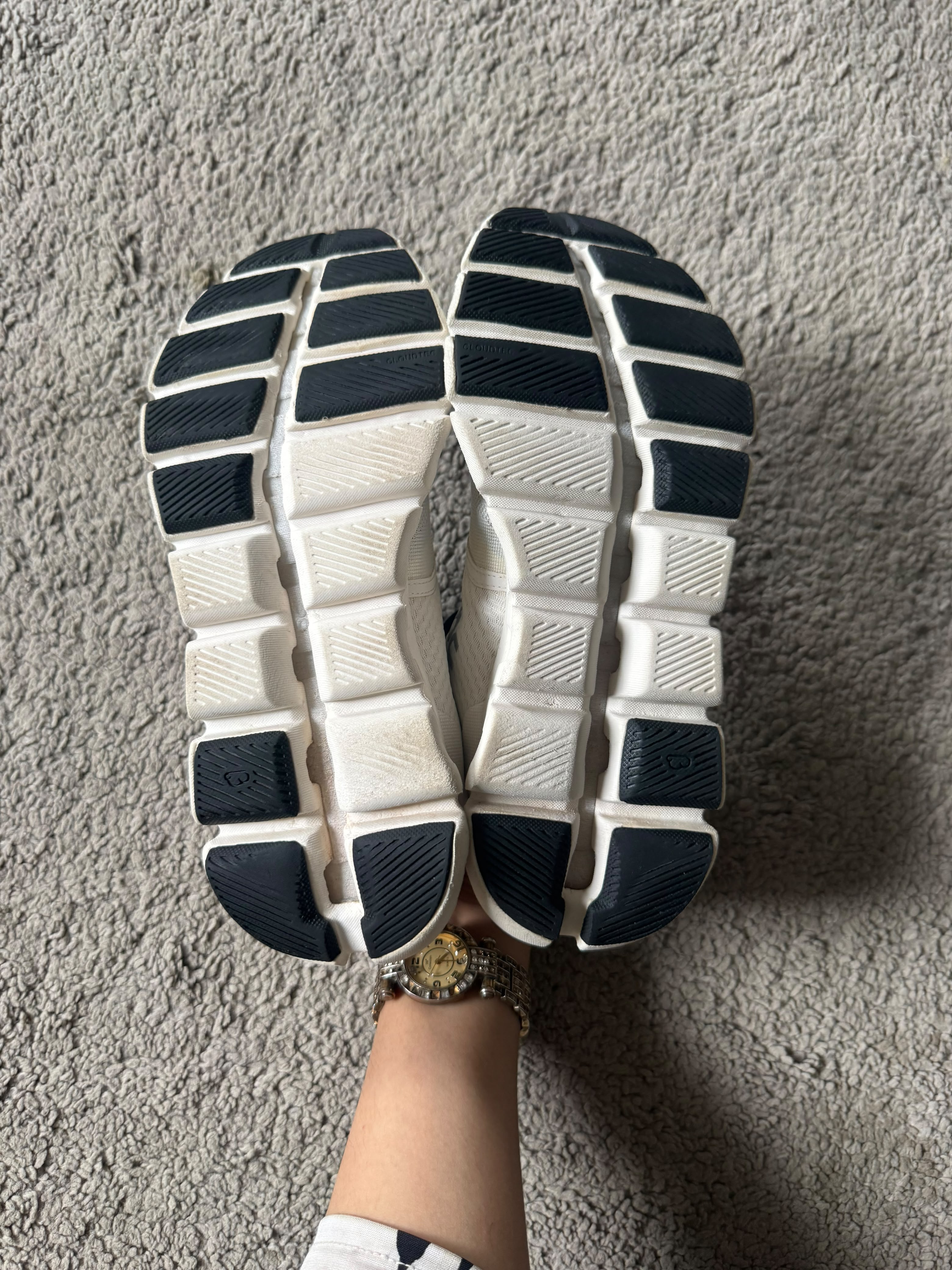 ON RUNNING SIZE 38.5
