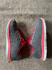 SKECHERS SIZE 42