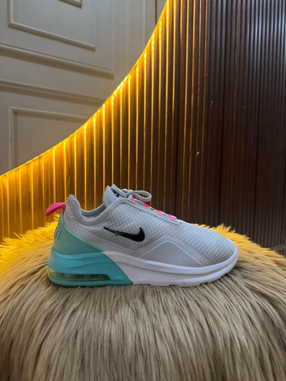 NIKE AIR MAX MOTION 2