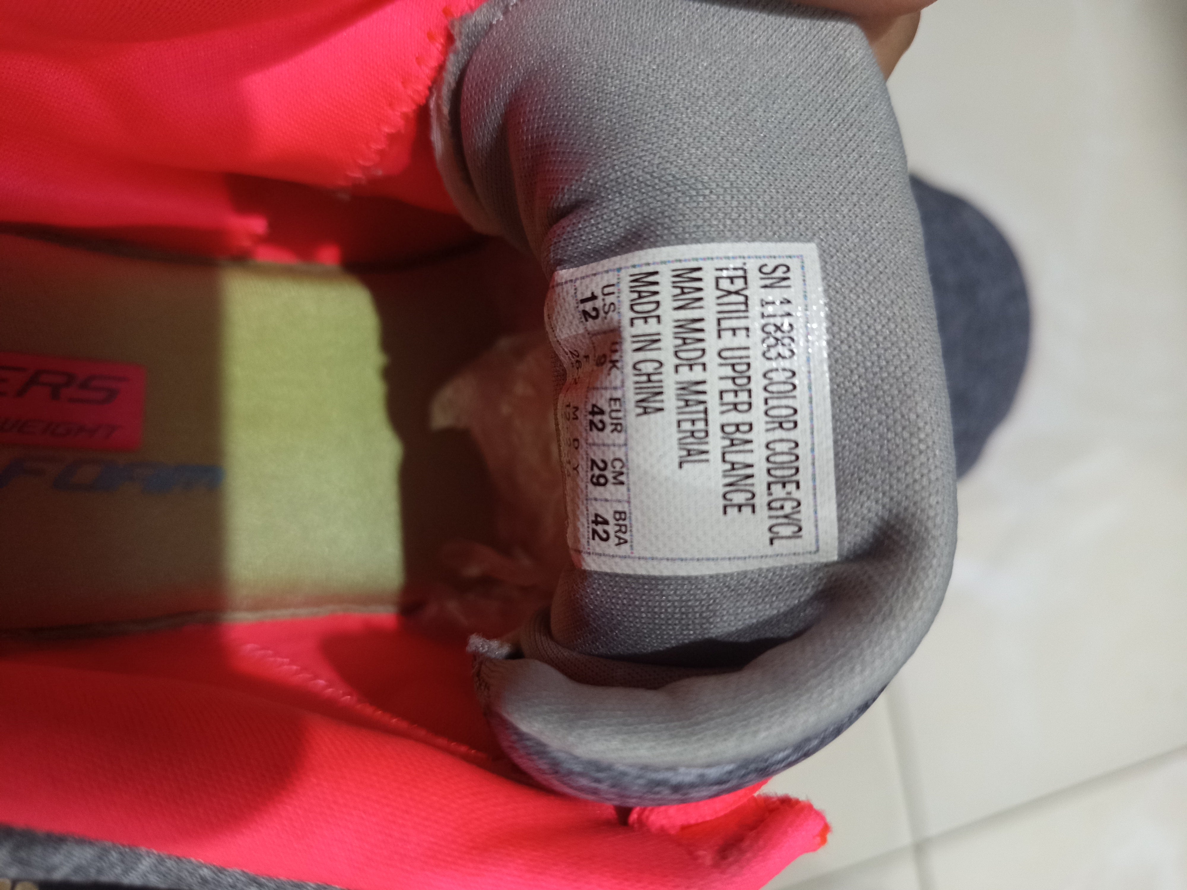 SKECHERS SIZE 42