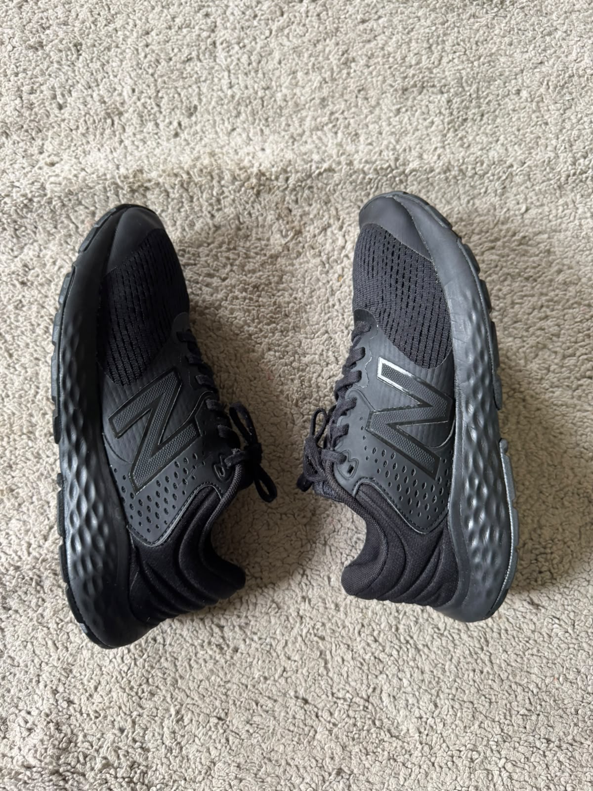 NEW BALANCE SIZE 40