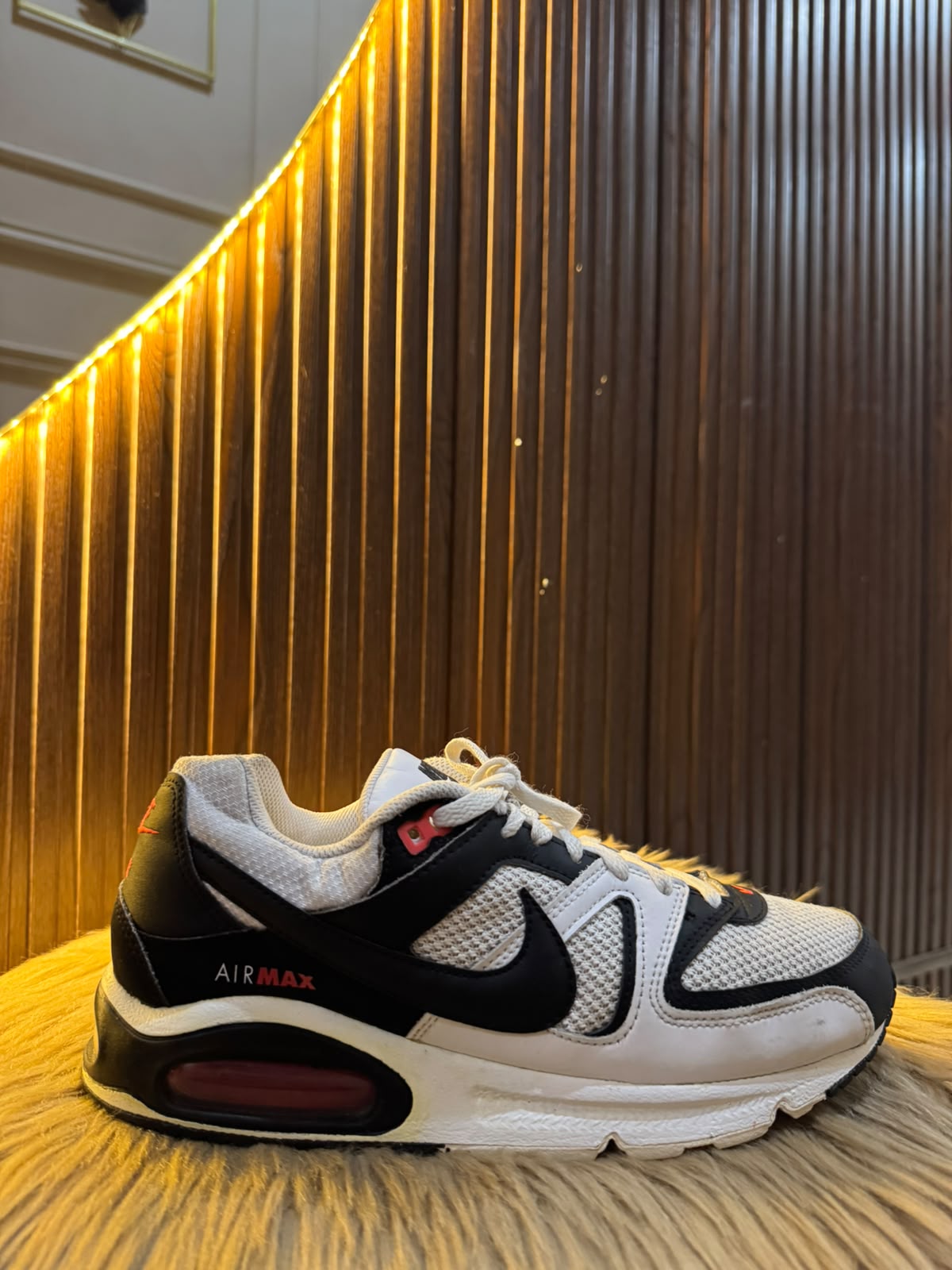 NIKE SIZE 42
