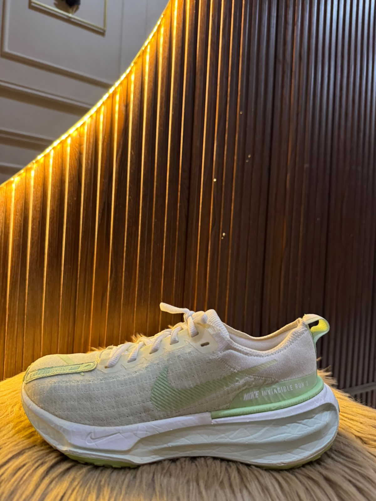 NIKE SIZE 40.5