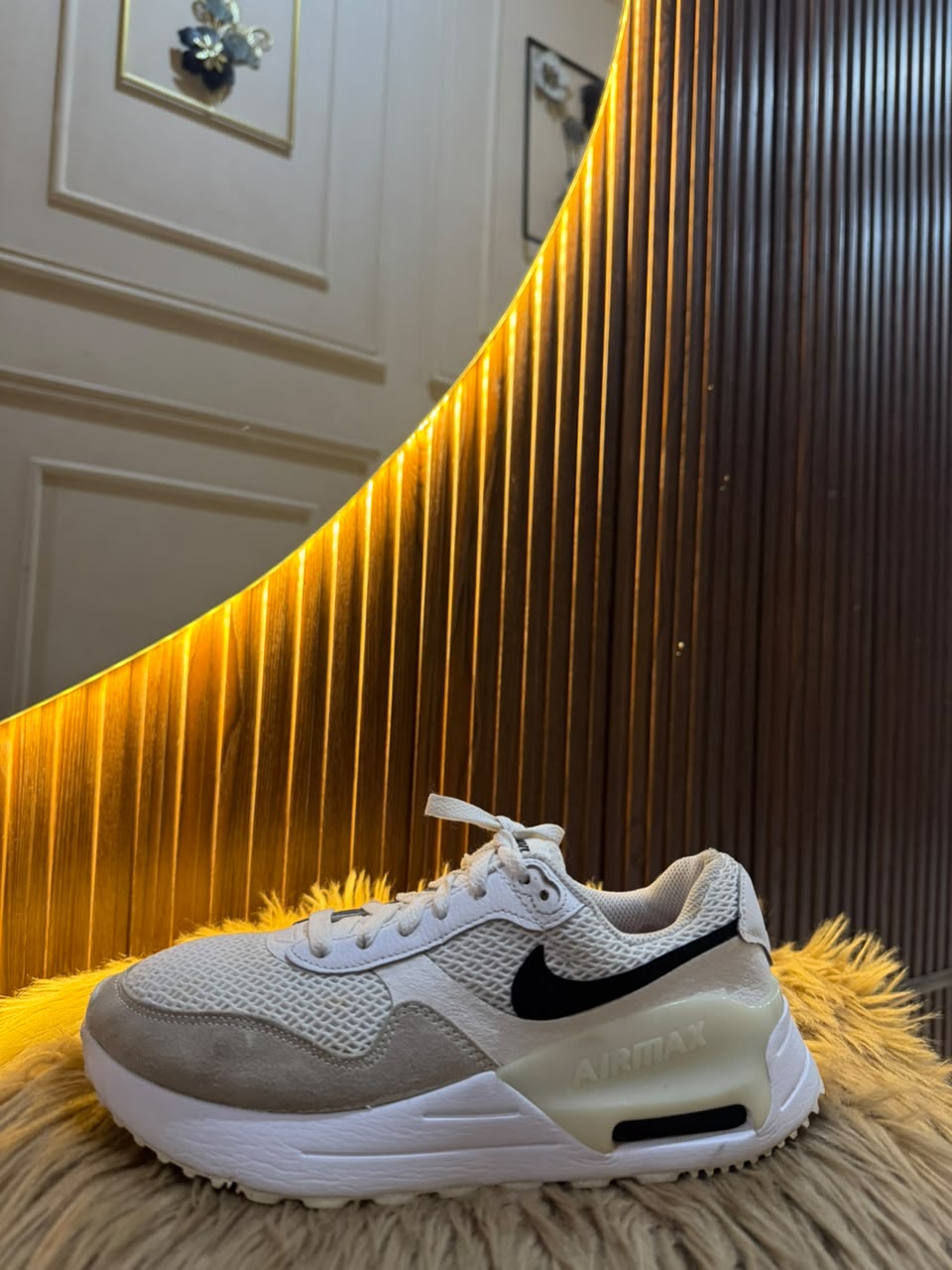 NIKE SIZE 37