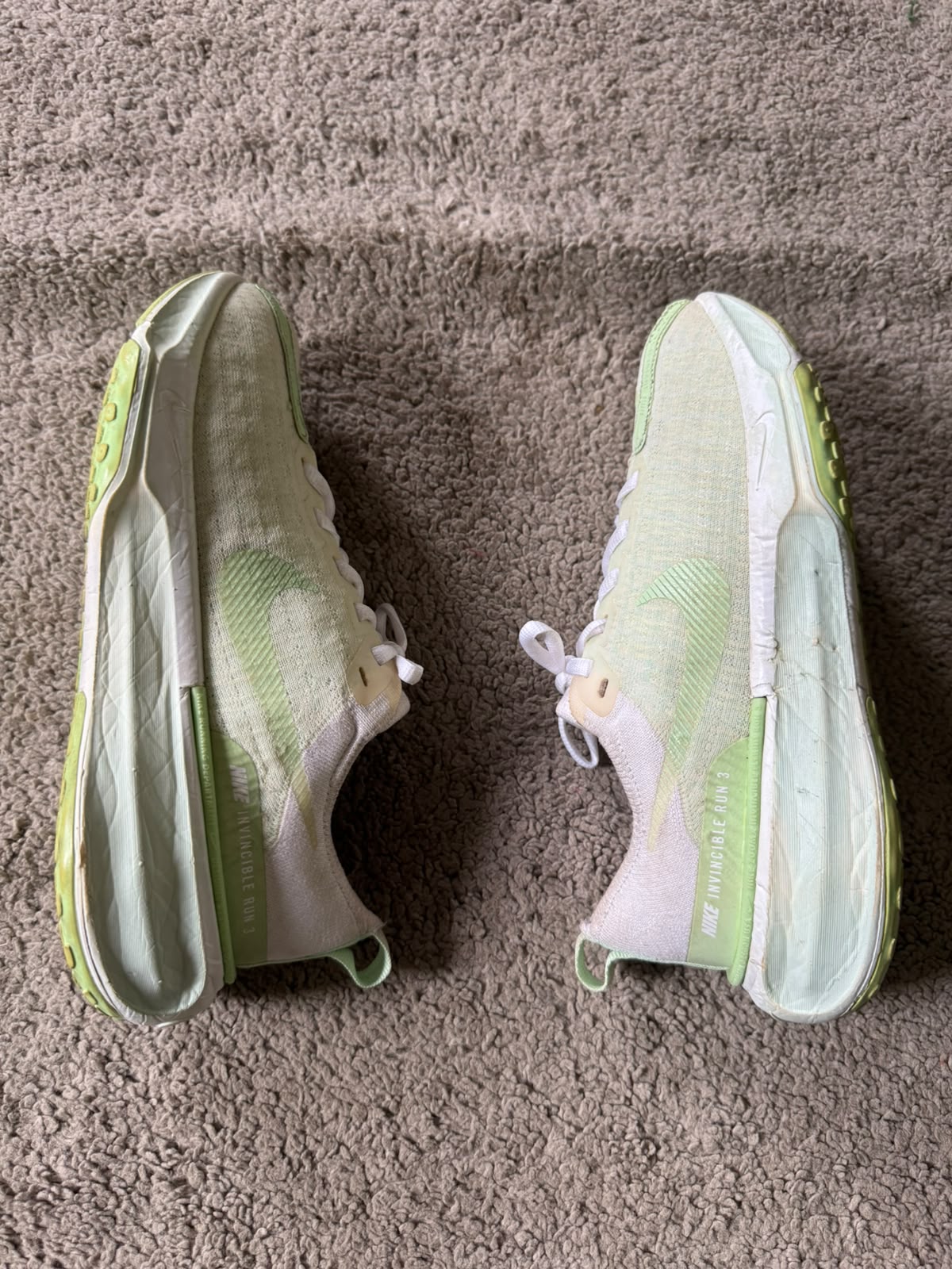 NIKE SIZE 40.5