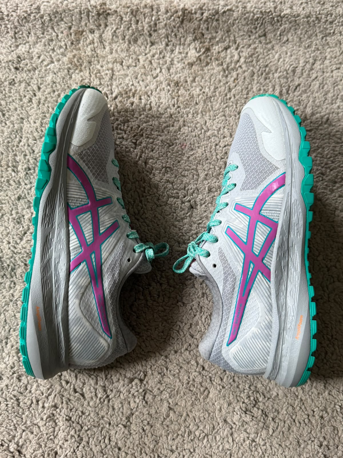 ASICS SIZE 37