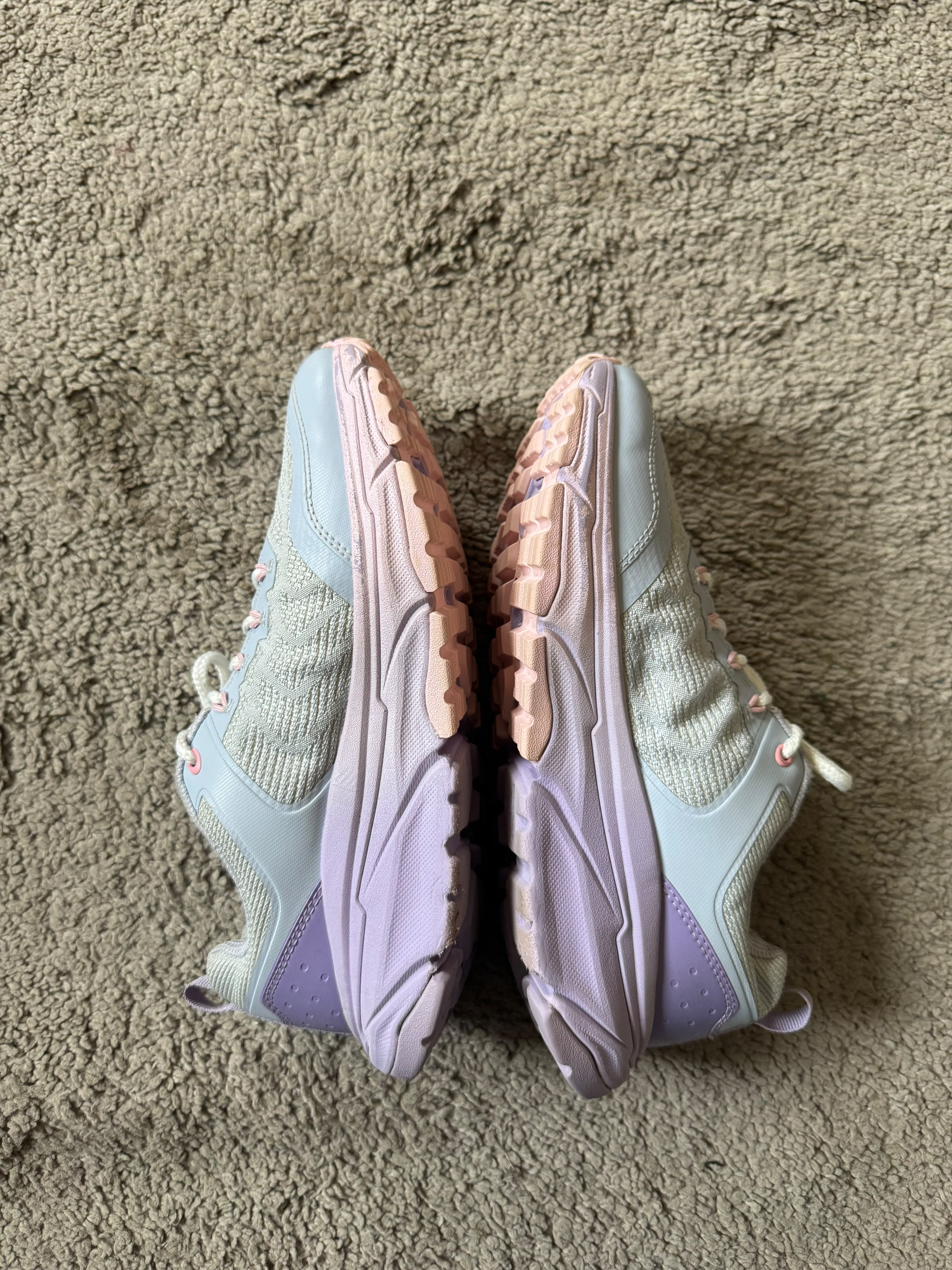 SKECHERS SIZE 37