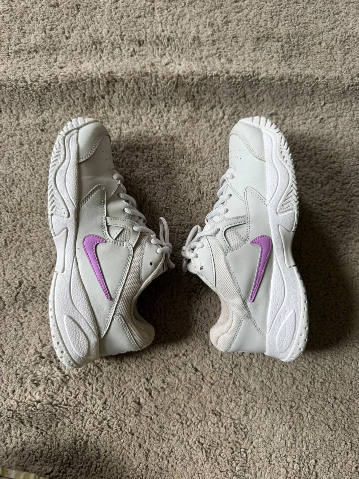 NIKE SIZE 38.5