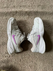 NIKE SIZE 38.5