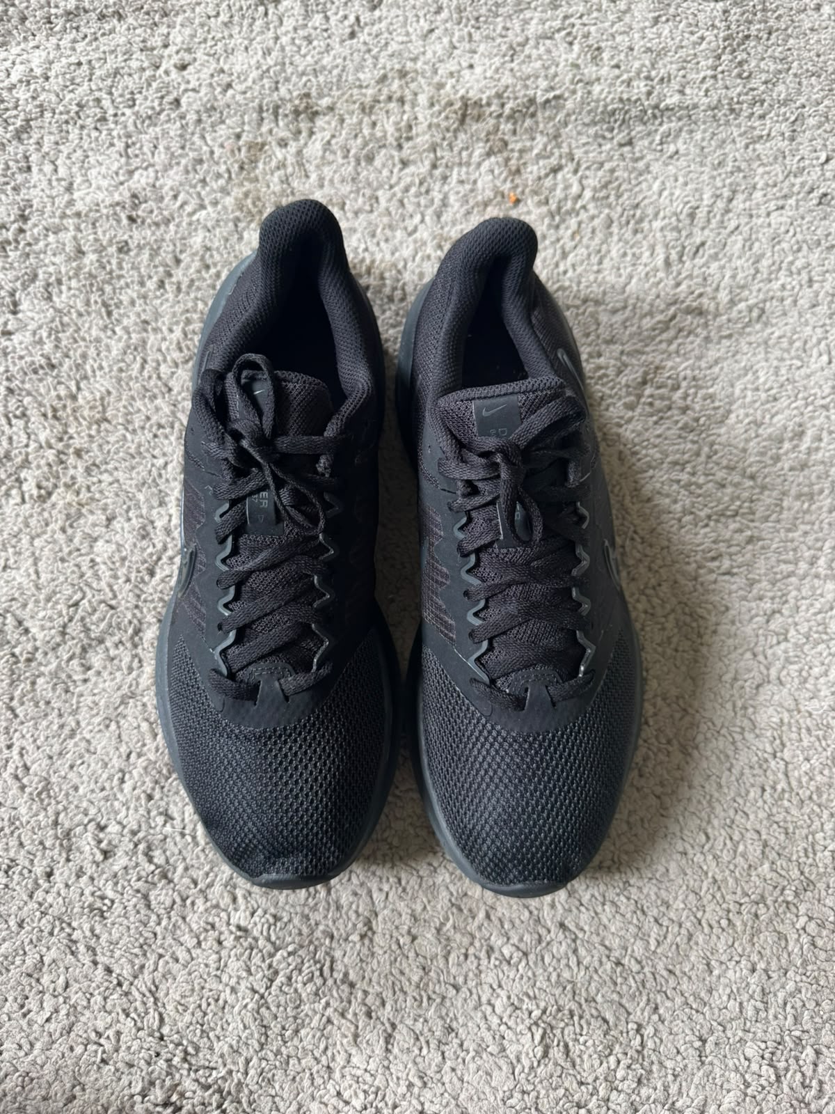 NIKE SIZE 40.5