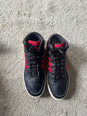 ADIDAS SIZE 41.5
