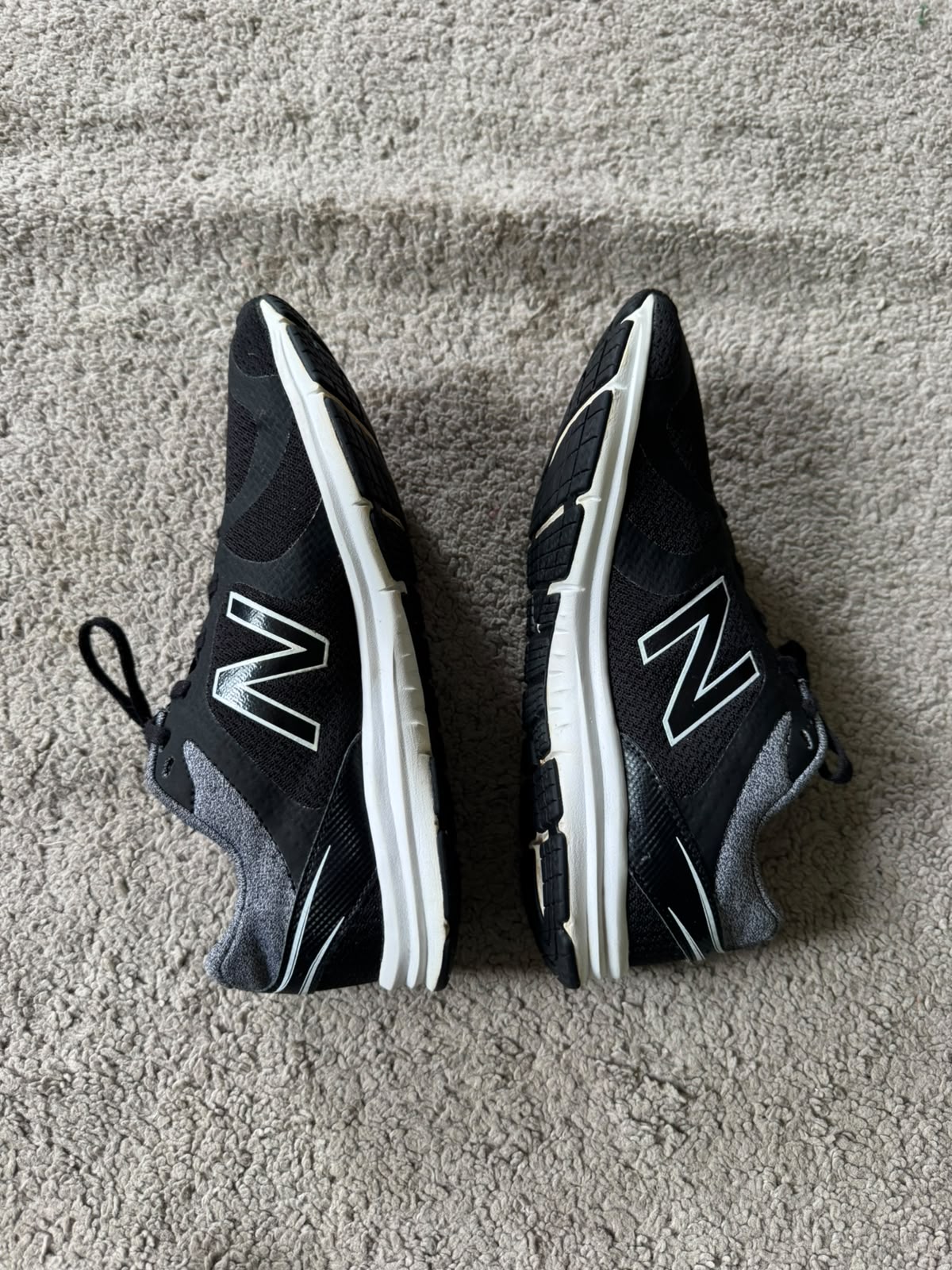 NEW BALANCE SIZE 40.5