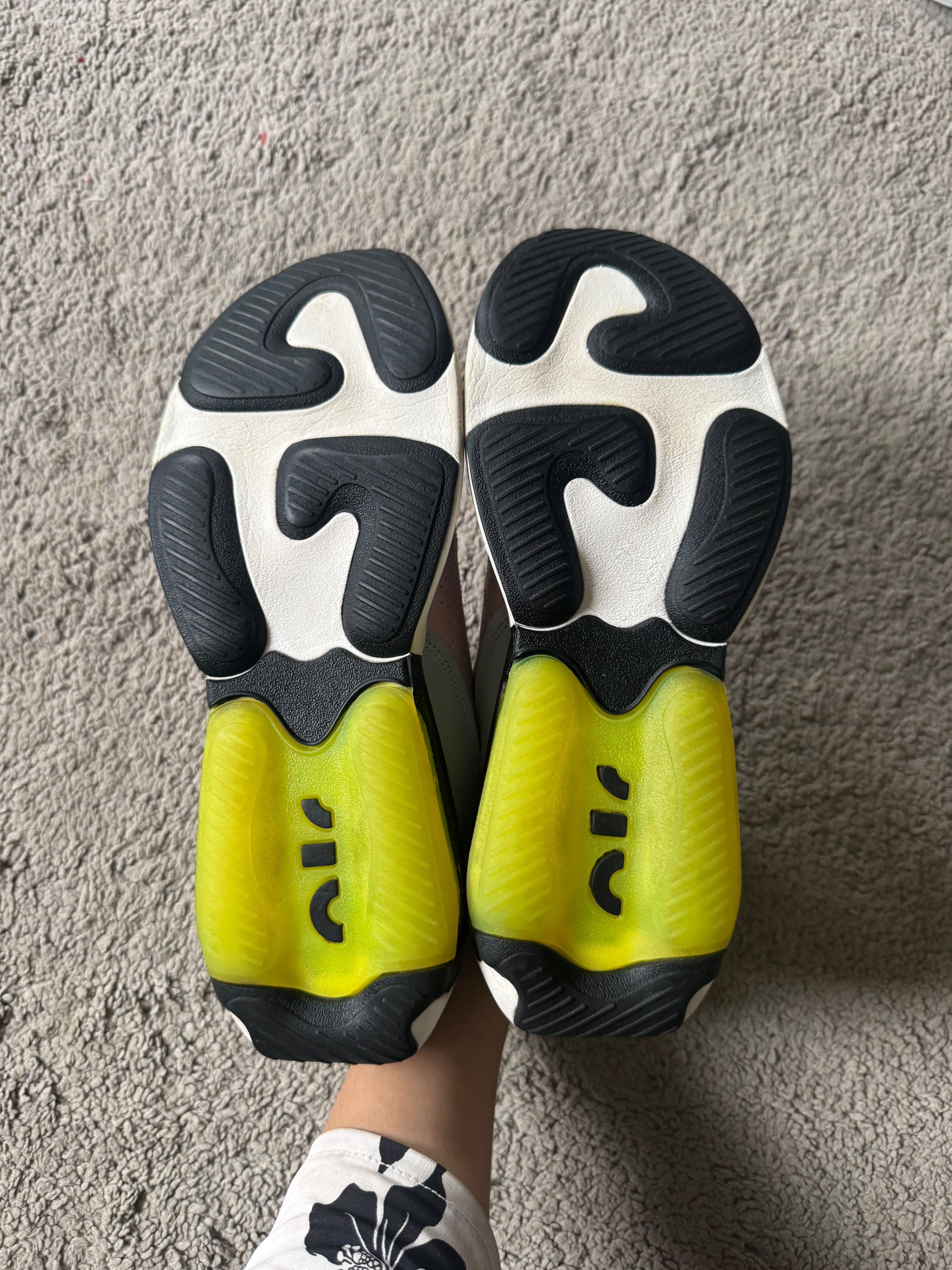 NIKE SIZE 41