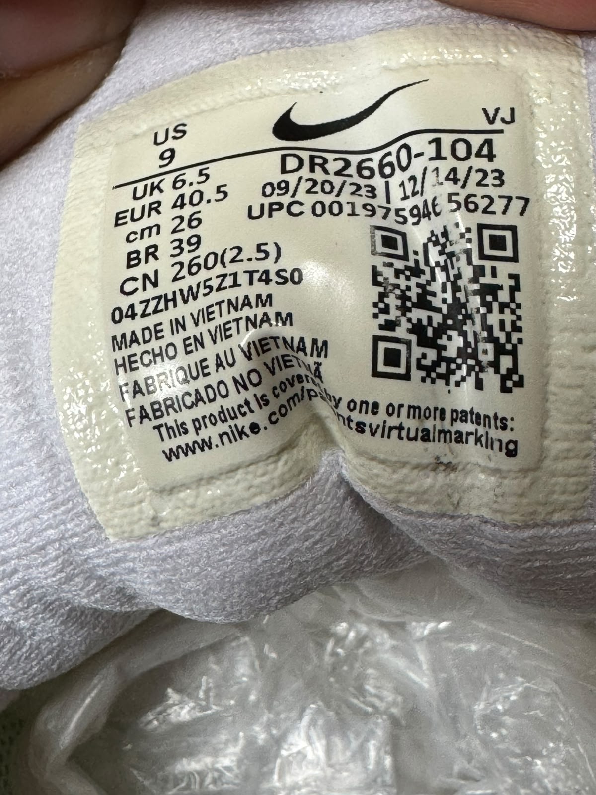 NIKE SIZE 40.5