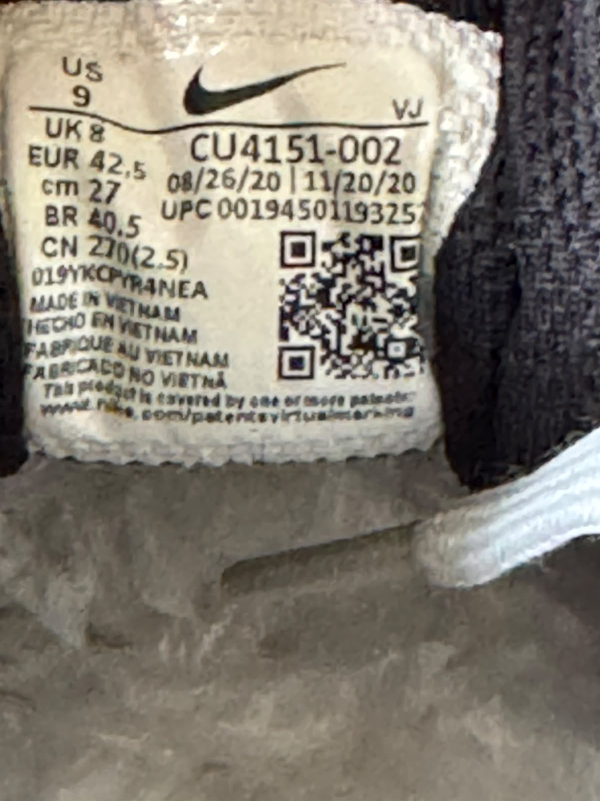 NIKE SIZE 42.5