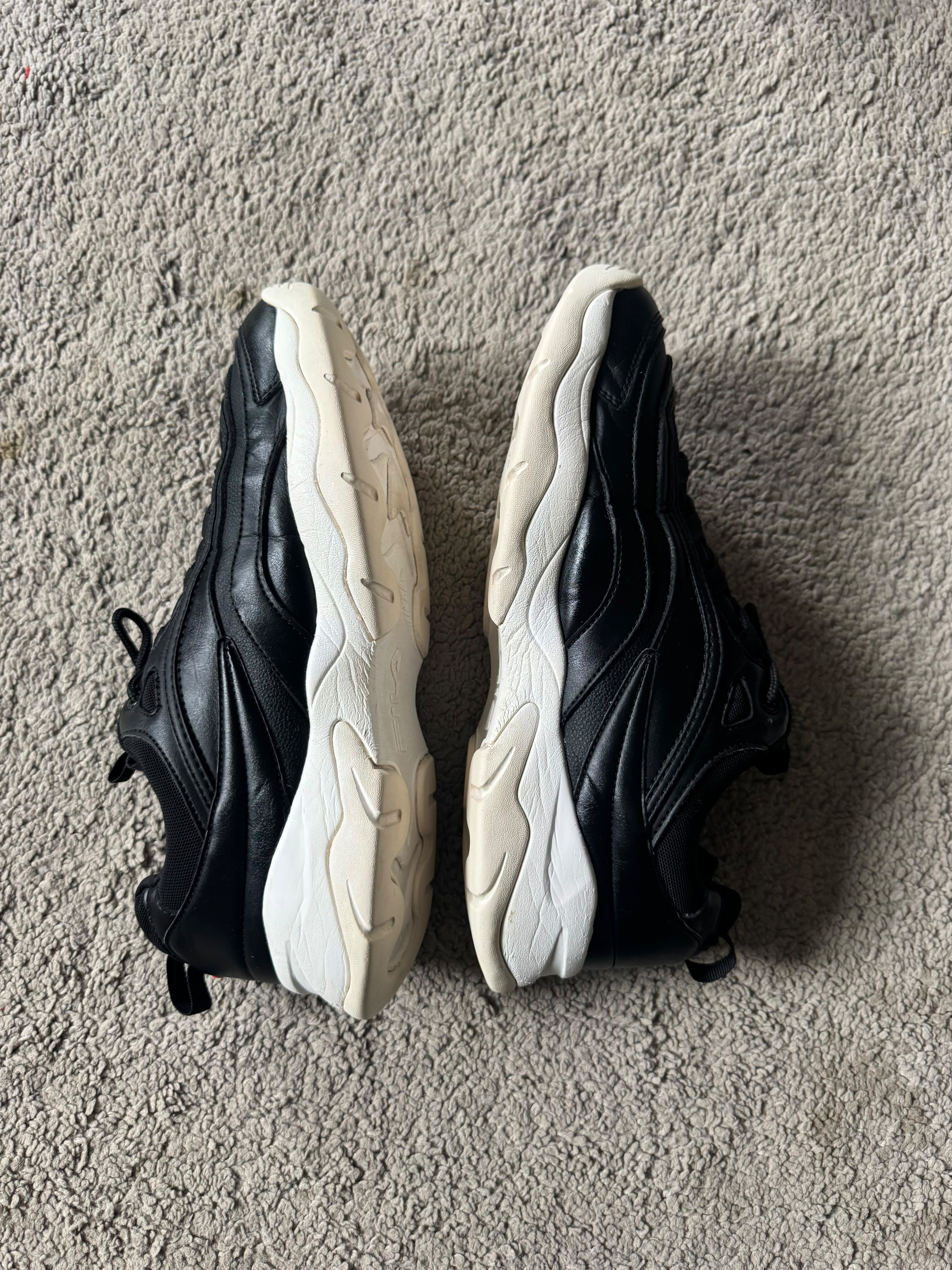 FILA SIZE 43