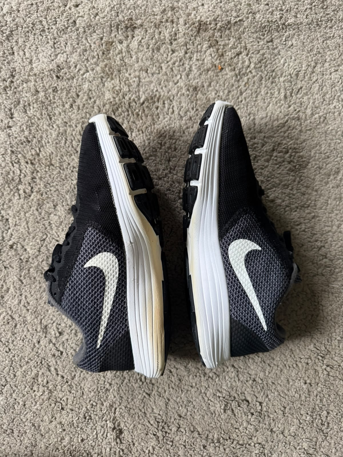 NIKE SIZE 39