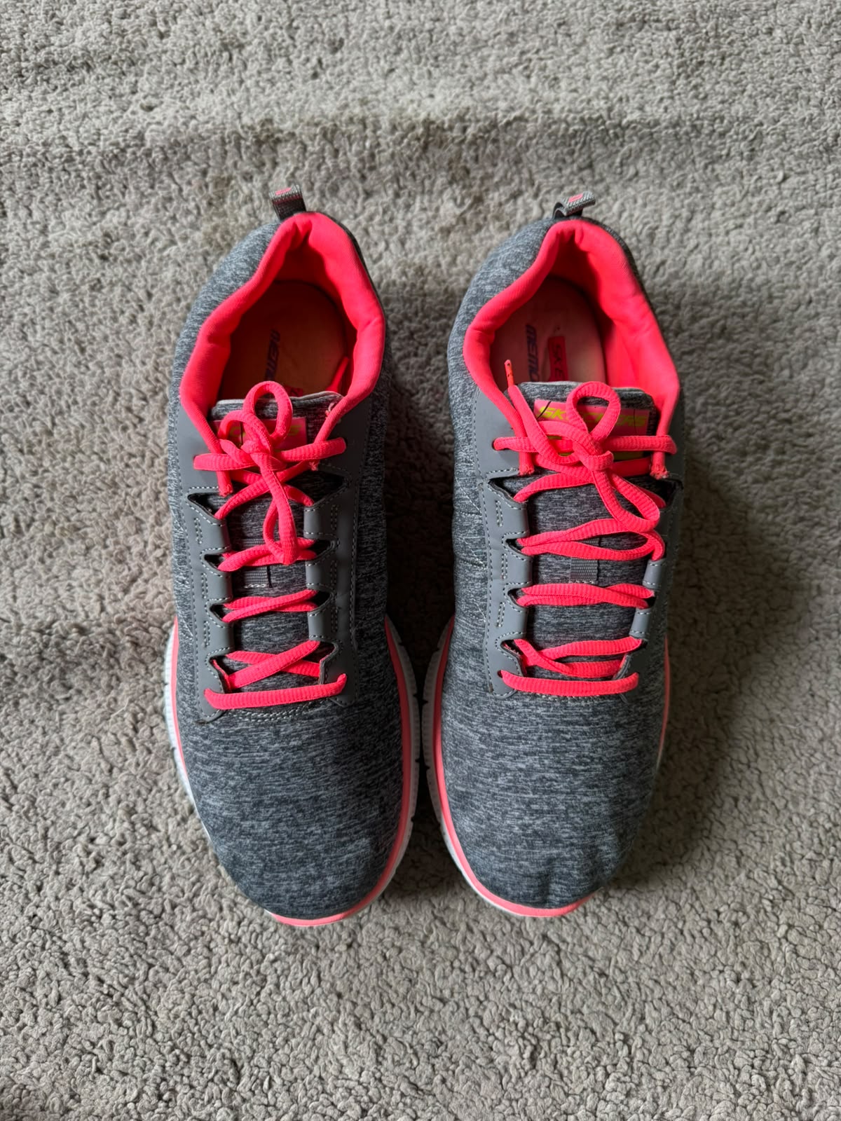 SKECHERS SIZE 42