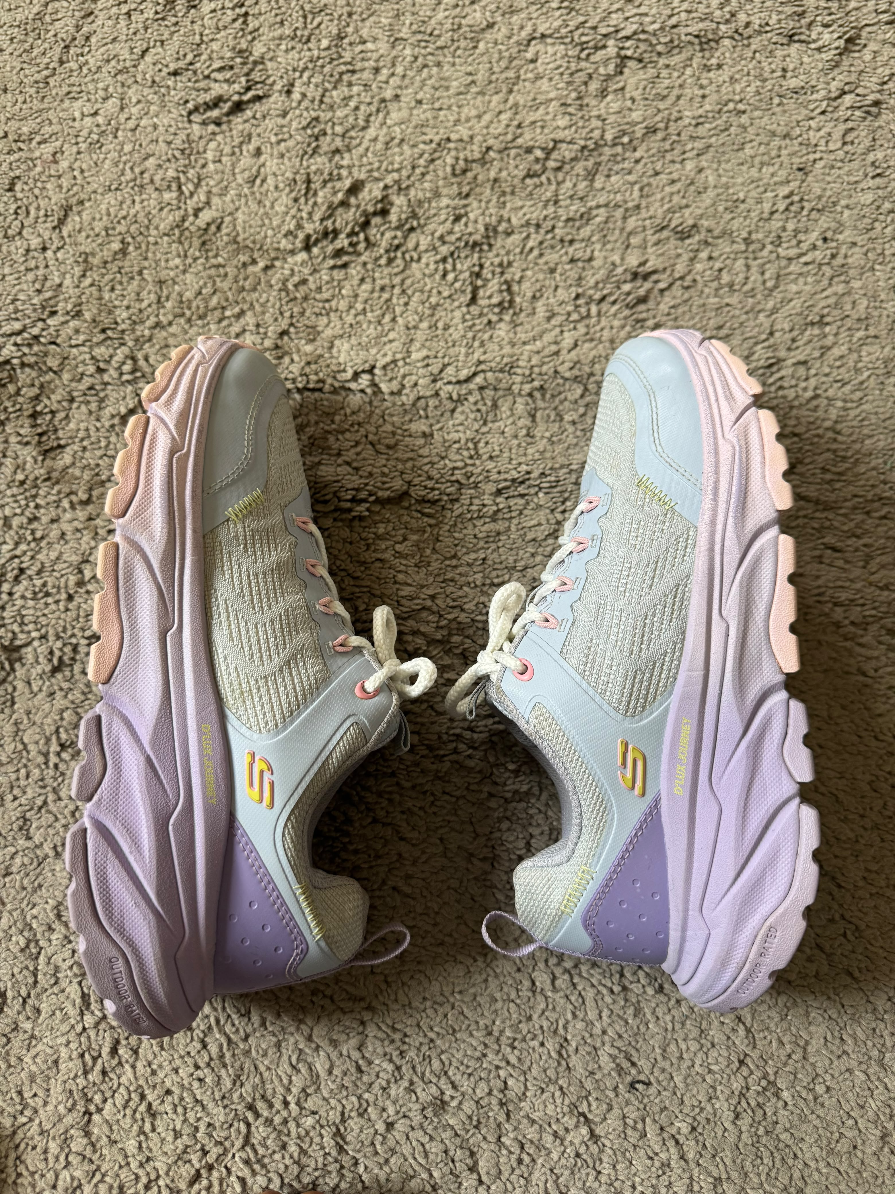 SKECHERS SIZE 37