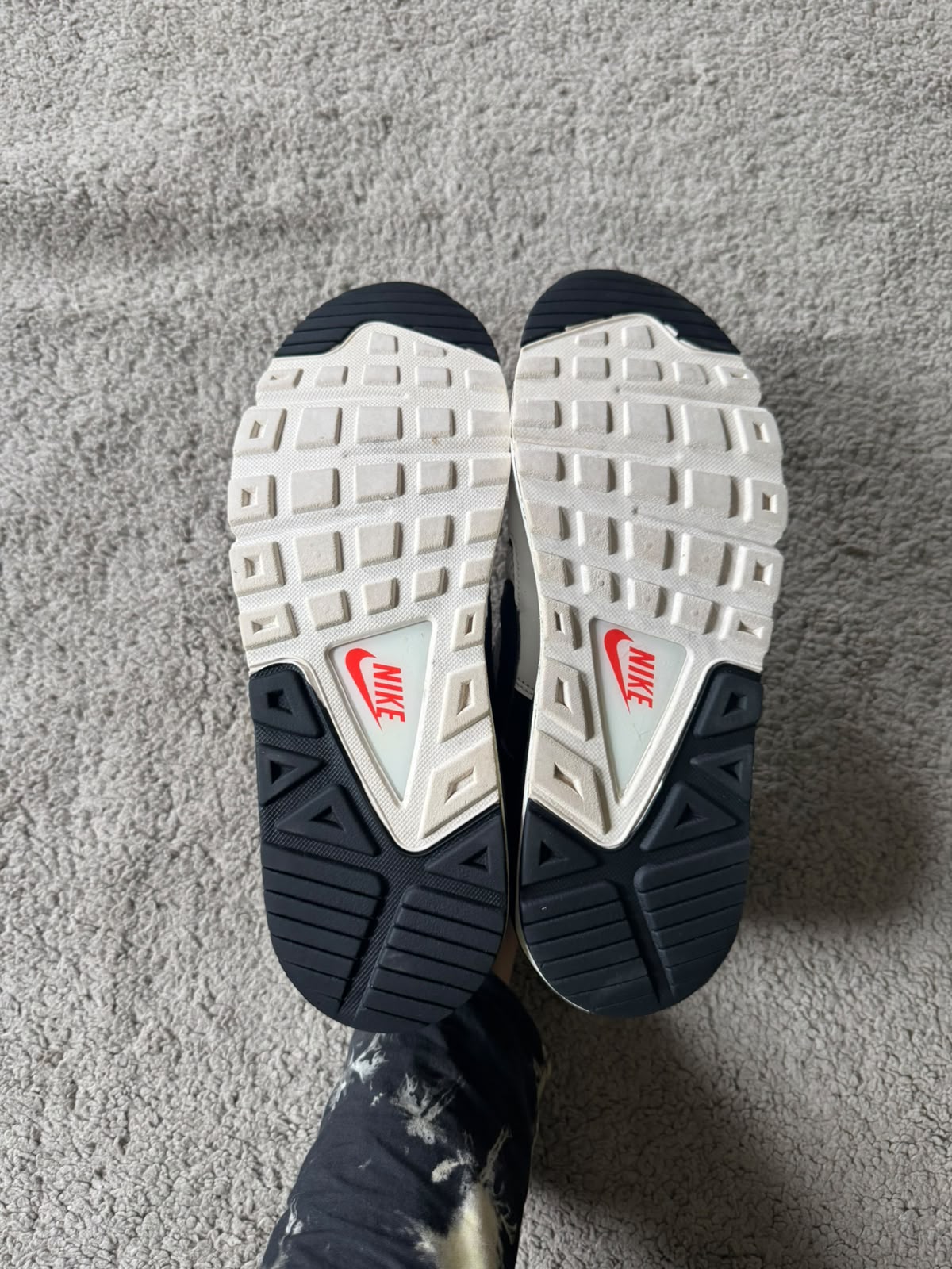 NIKE SIZE 42