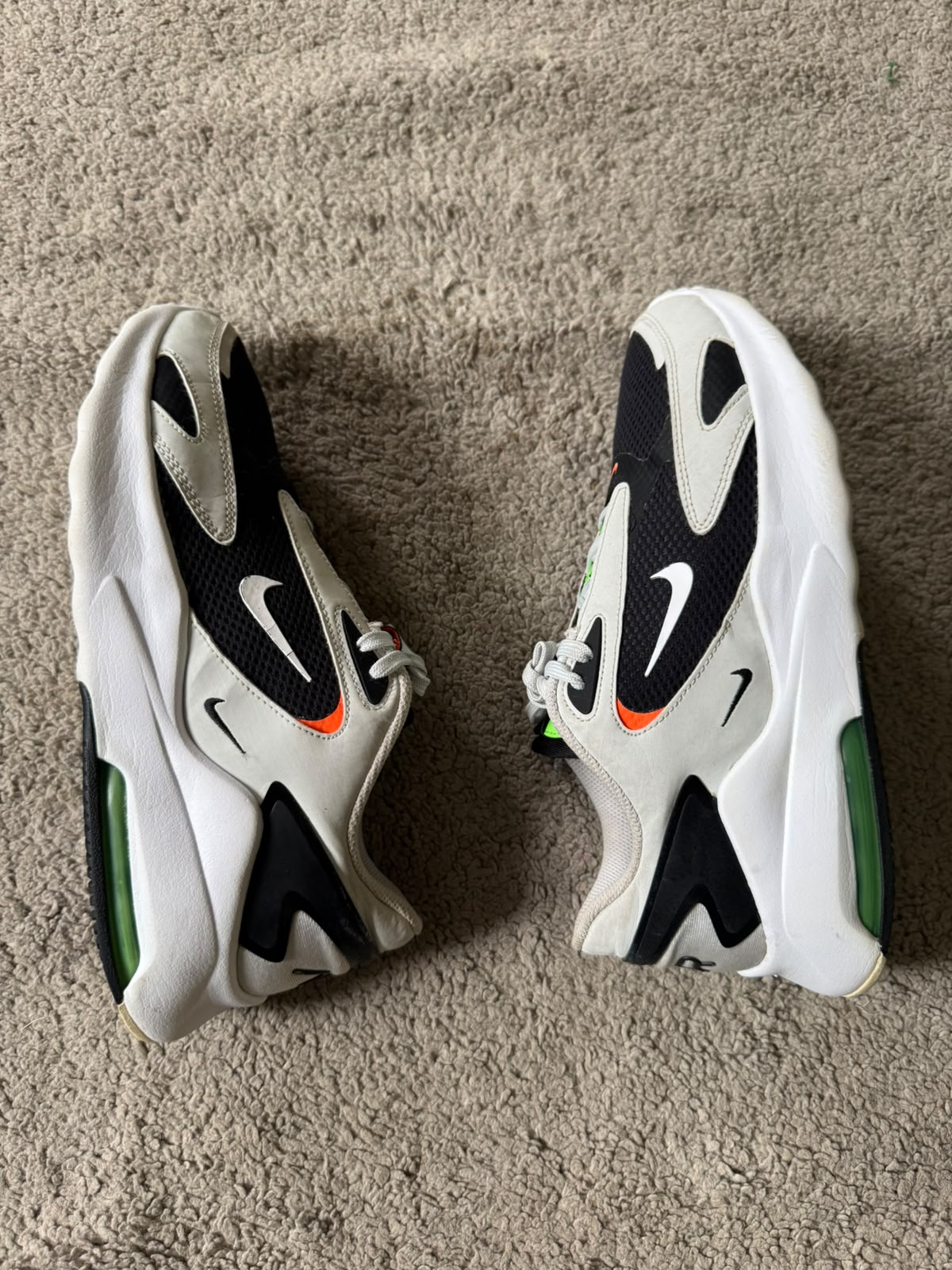 NIKE SIZE 42.5