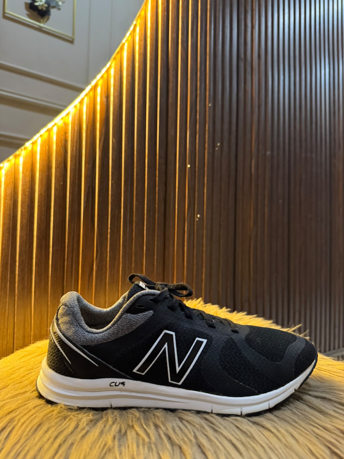 NEW BALANCE SIZE 40.5