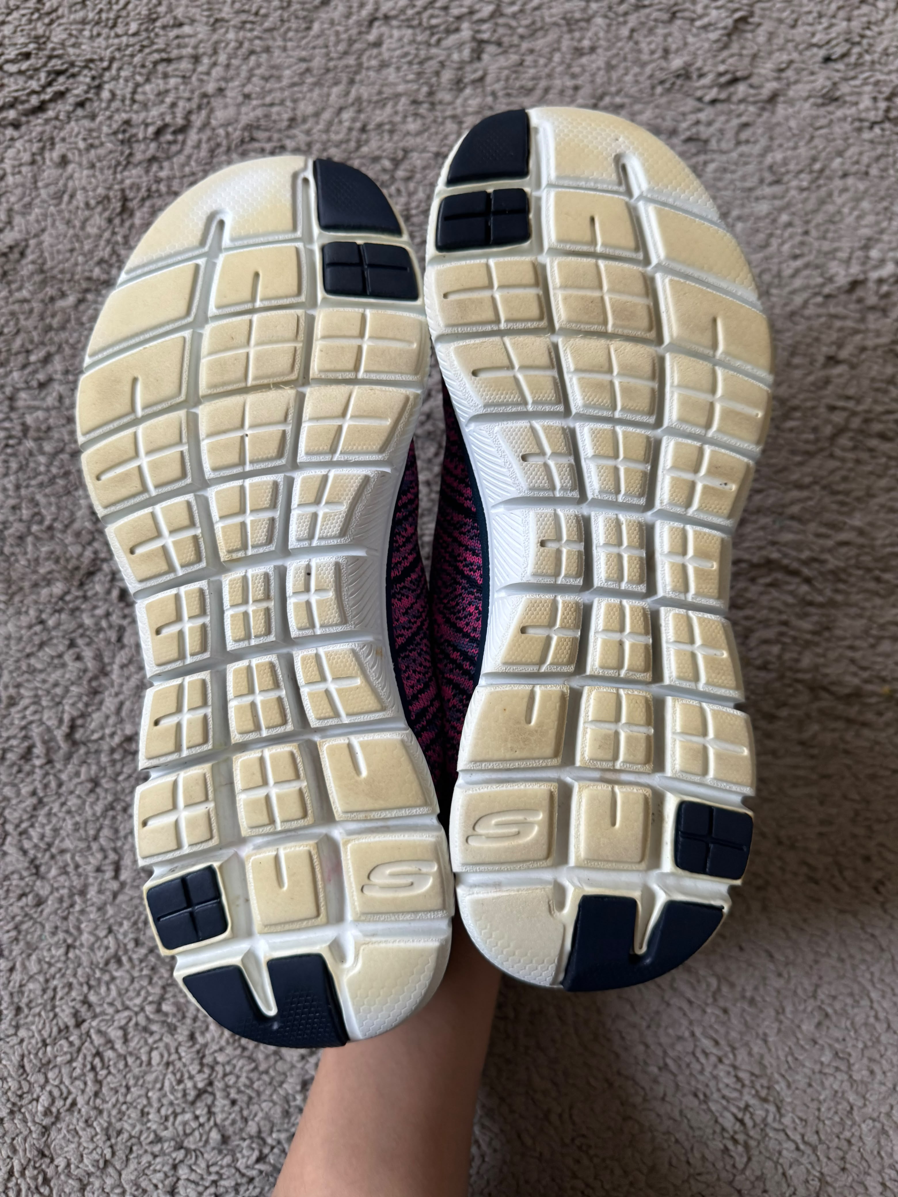 SKECHERS SIZE 38