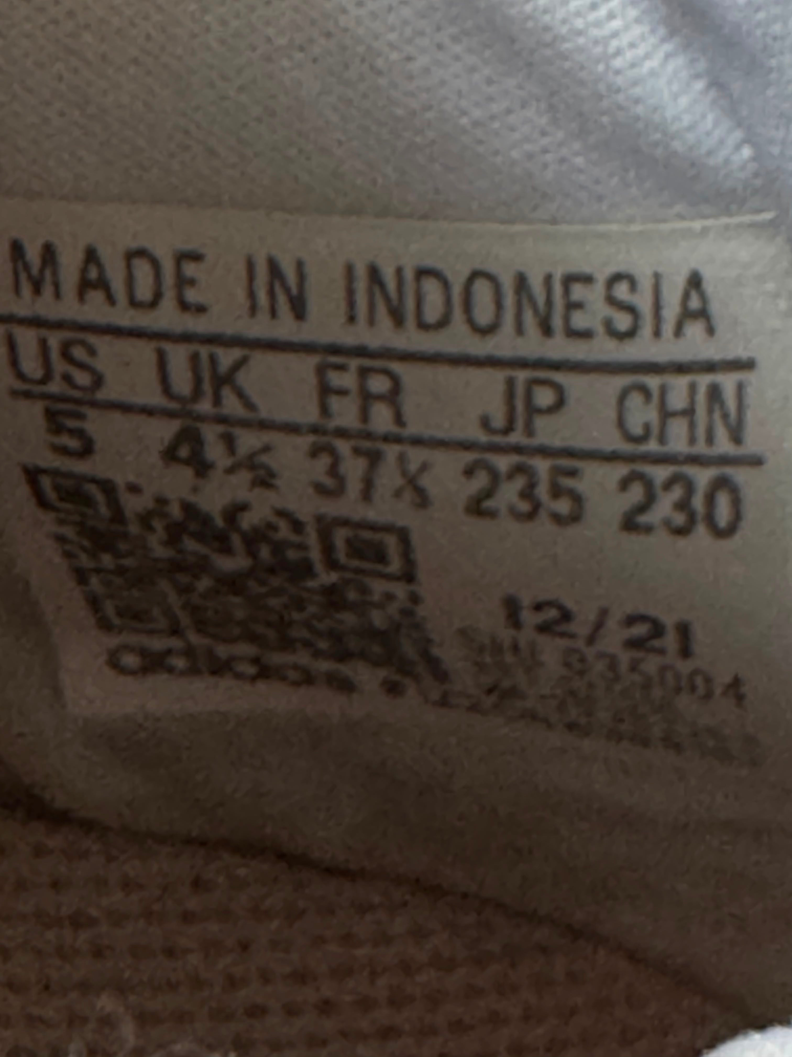 ADIDAS SIZE 37.5